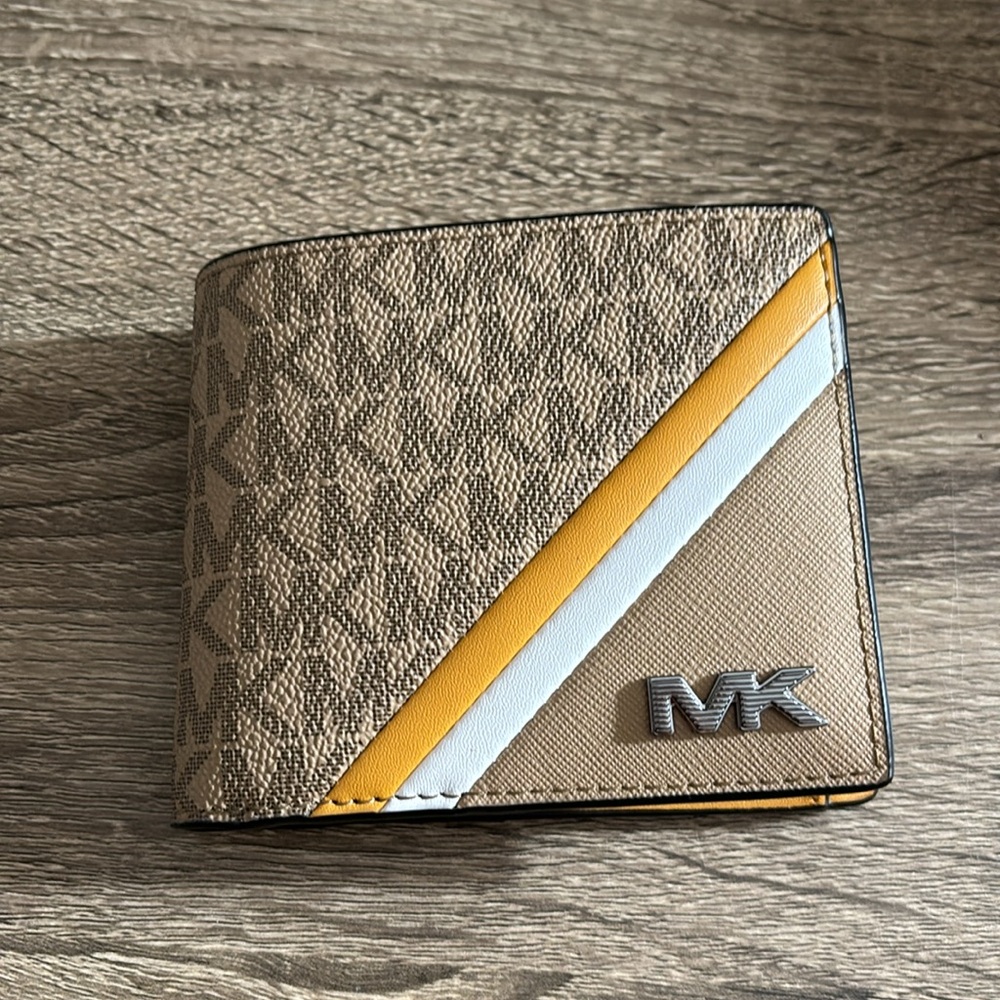 MK Wallet NWT